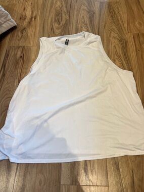 Vuori women’s White Sleeveless Tank Top size XXL
